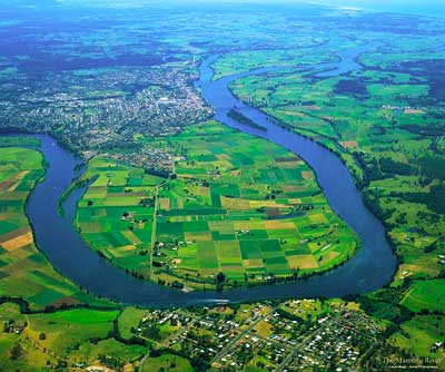 The mighty Manning River hooks around Edinburgh Park Stud like a good luck horseshoe.